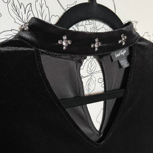 Lord taylor black v neck velvet top - Picture 2 of 7